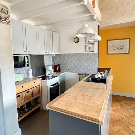 Emplacement Ideal, Au Calme Et Proche De La Villa *