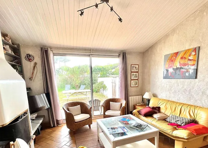 Emplacement Idéal, Au Calme Et Proche De La Villa