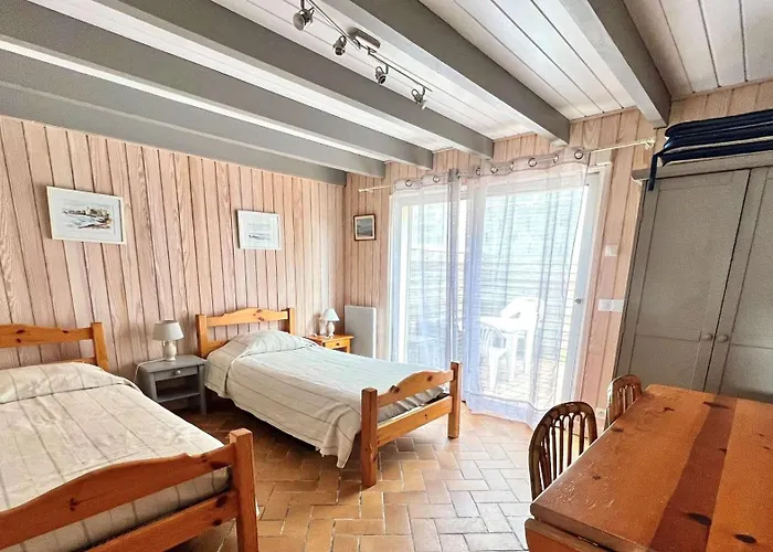 Emplacement Idéal, Au Calme Et Proche De La *