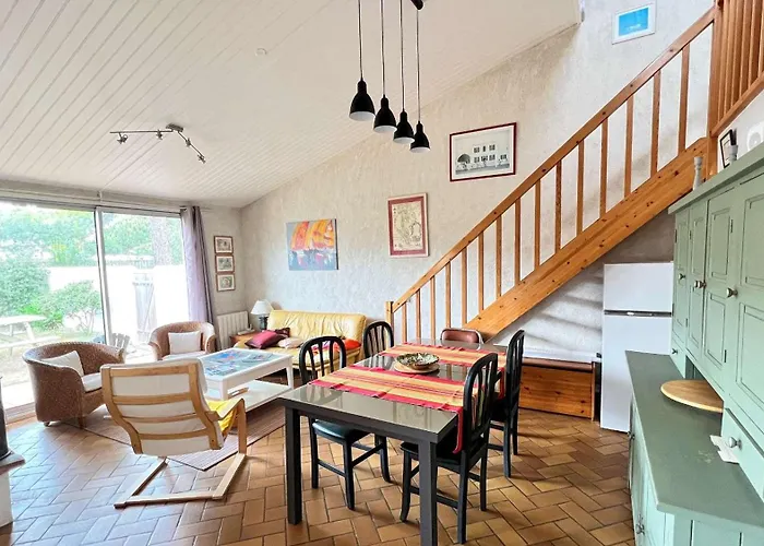 Emplacement Idéal, Au Calme Et Proche De La * La Couarde-sur-Mer